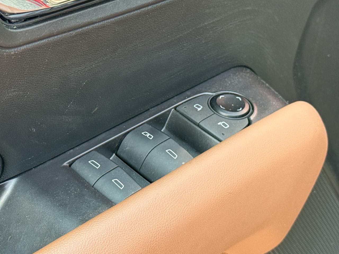 2024 GMC Canyon 2.7L 4CYL AT4 4X4 WITH OEM 2" FACTORY LIFT, HEATED LEATHER SEATS, HEATED STEERING WHEEL, REMOTE VEHICLE START, TRAILER BRAKE CONTROLLER Photo