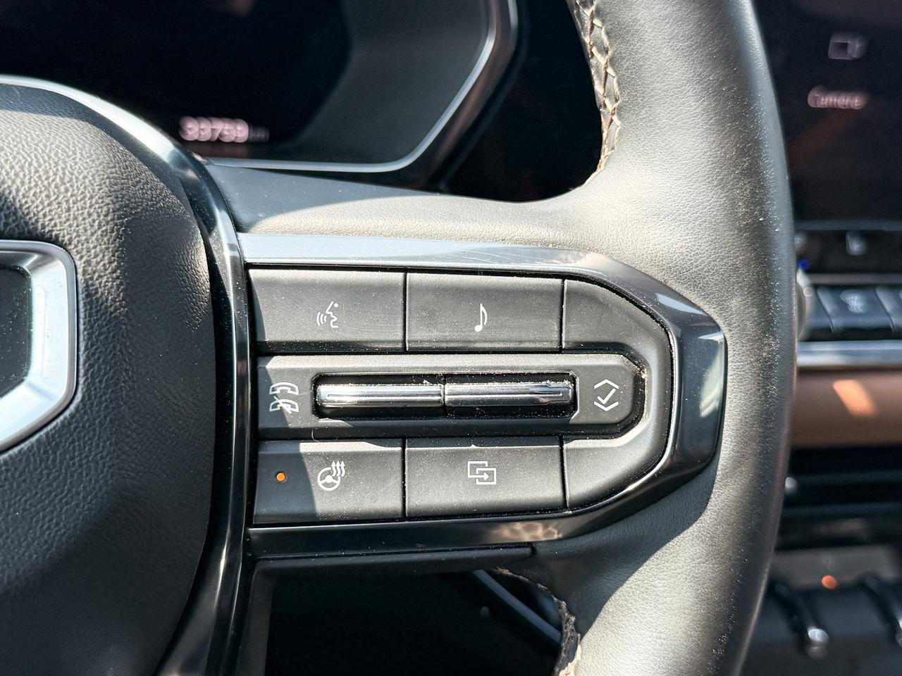 2024 GMC Canyon 2.7L 4CYL AT4 4X4 WITH OEM 2" FACTORY LIFT, HEATED LEATHER SEATS, HEATED STEERING WHEEL, REMOTE VEHICLE START, TRAILER BRAKE CONTROLLER Photo