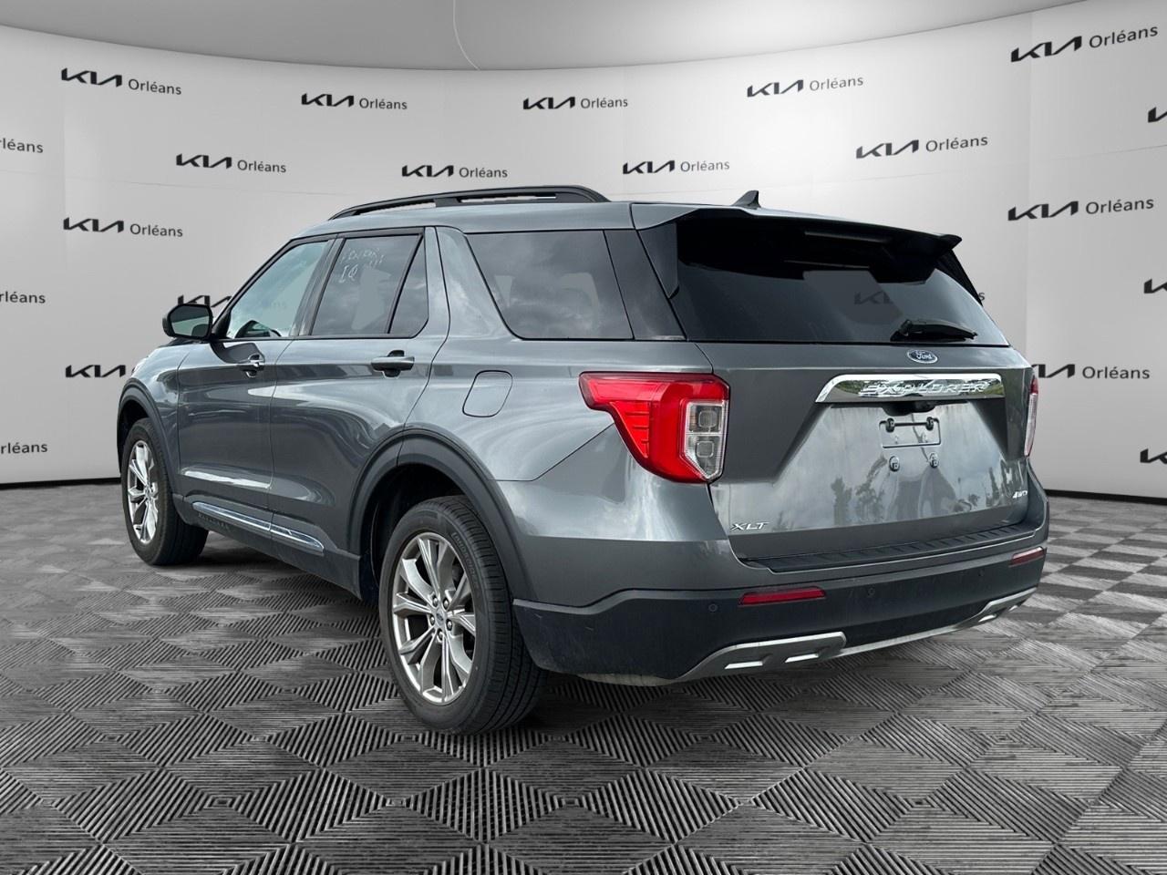 2023 Ford Explorer XLT 4WD Photo4