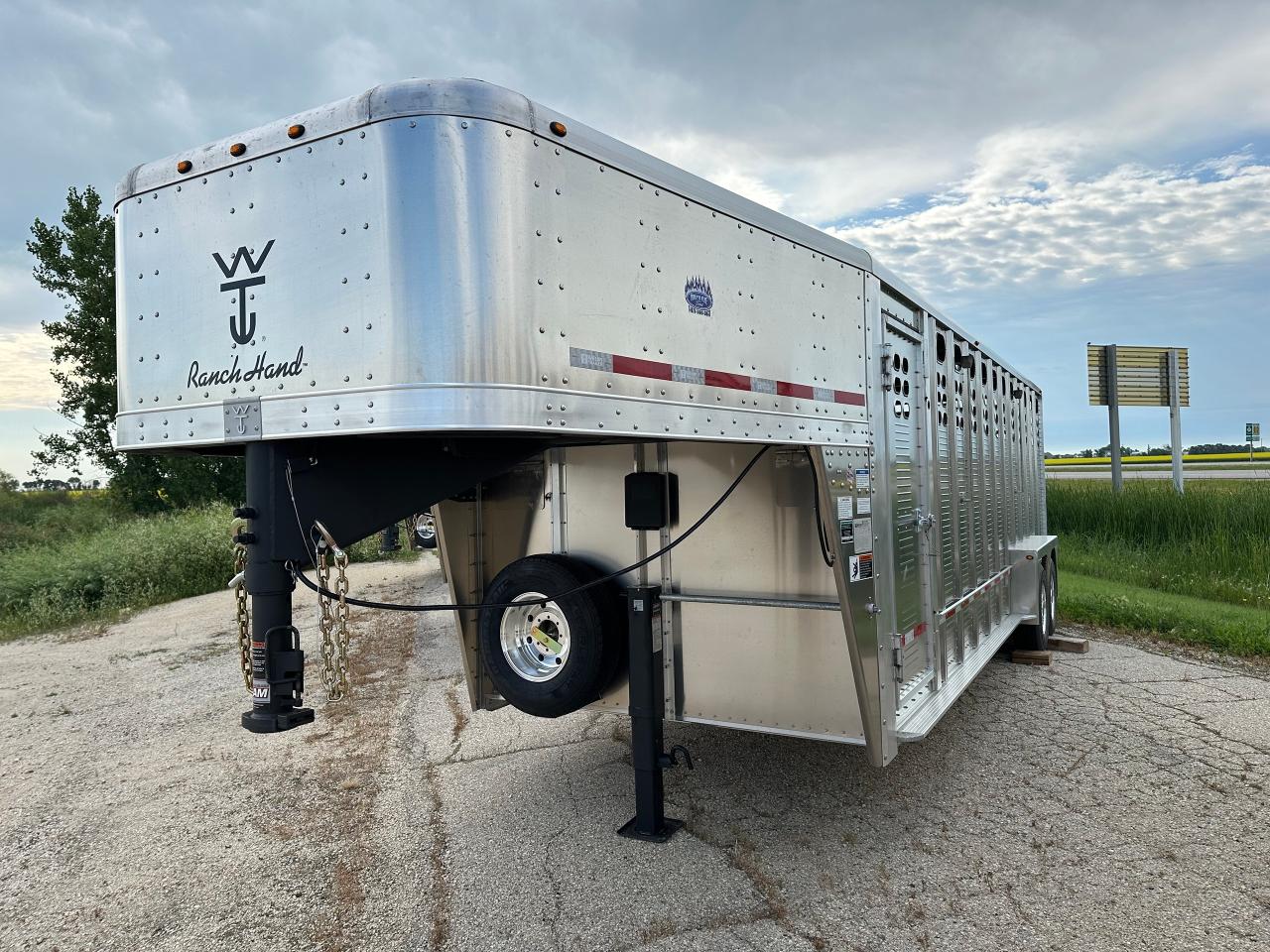 New 2026 Wilson Trailer 24' Wilson Ranch Hand for sale in Elie, MB