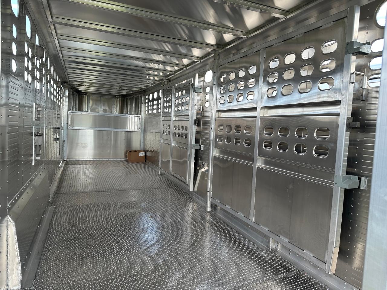 2026 Wilson Trailer 26' Wilson Ranch Hand Photo4