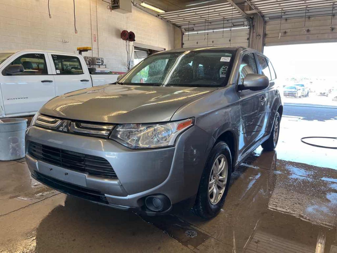 Used 2014 Mitsubishi Outlander ES for sale in Innisfil, ON