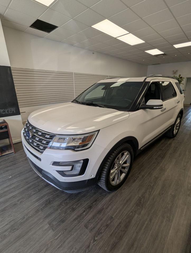 2017 Ford Explorer LIMITED l Clean Carfax l No Accidents l 7 seater - Photo #1