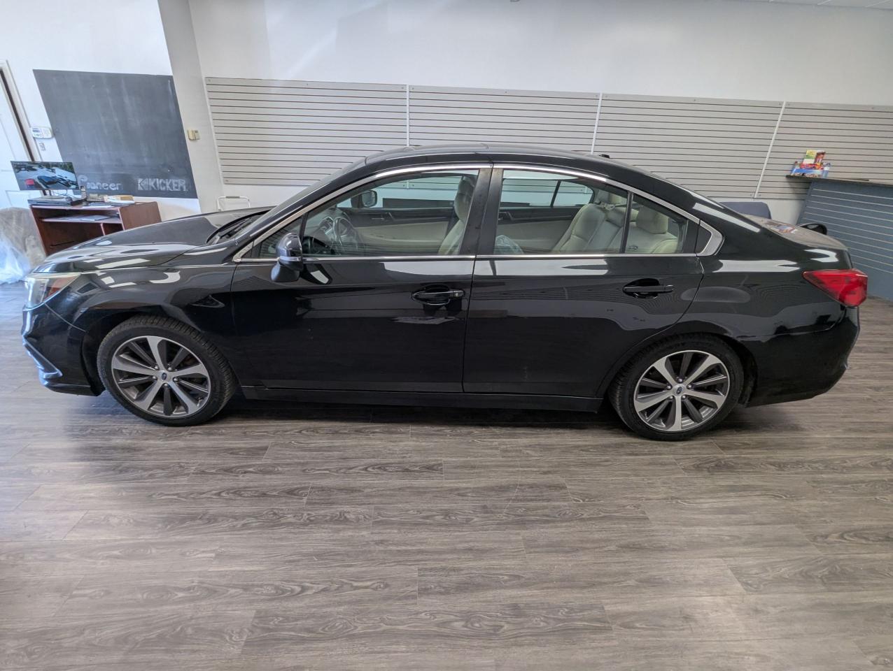 2018 Subaru Legacy LIMITED - Photo #4
