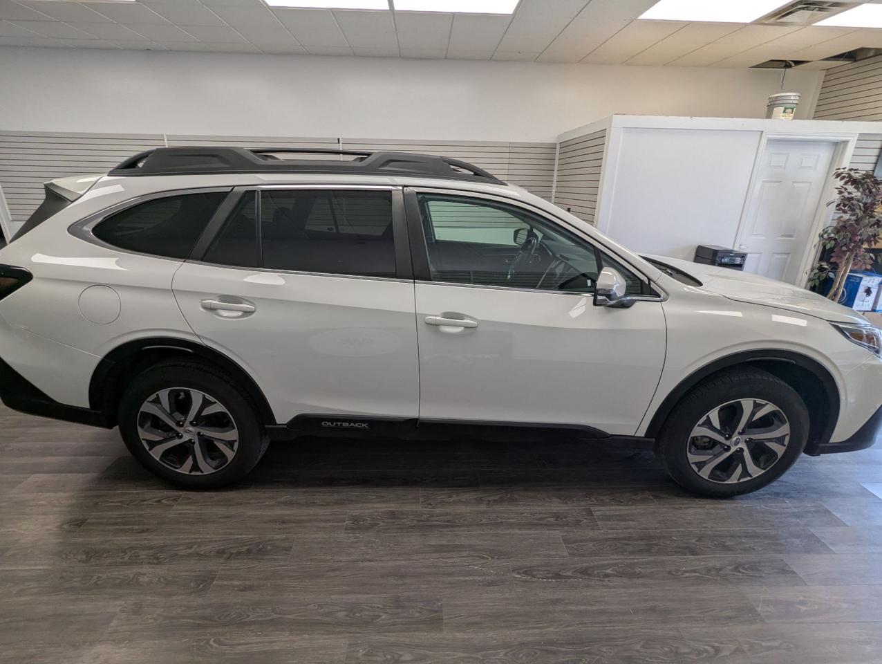 2022 Subaru Outback LIMITED l Low KM l Clean Carfax l No Accidents Photo3