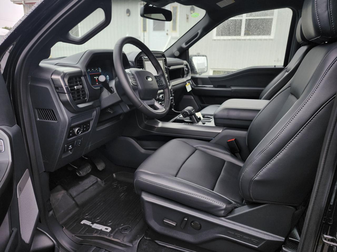 2025 Ford F-150 Lariat 4WD SuperCrew 5.5' Box Photo5