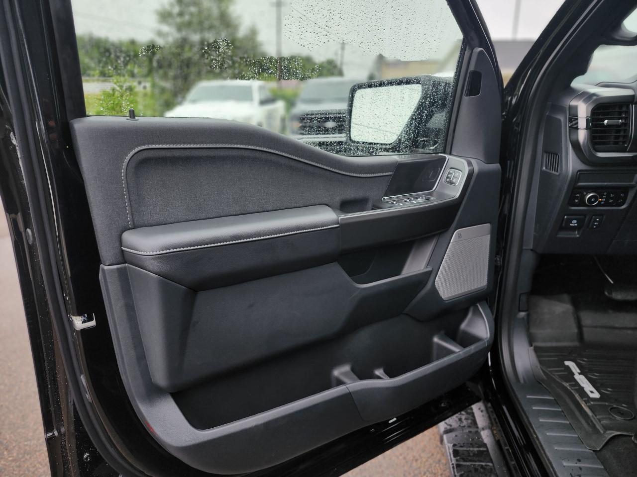 2025 Ford F-150 Lariat 4WD SuperCrew 5.5' Box Photo5