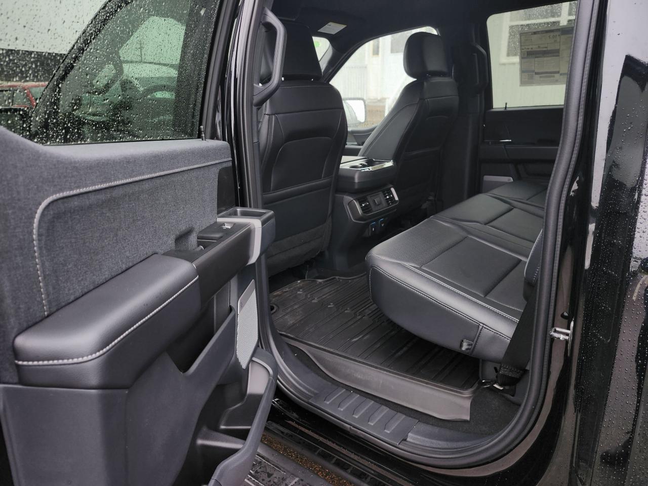 2025 Ford F-150 Lariat 4WD SuperCrew 5.5' Box Photo5