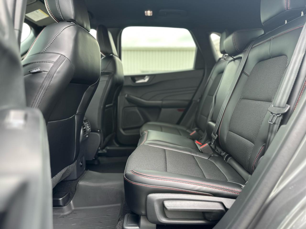 2025 Ford Escape ST-Line AWD Photo5
