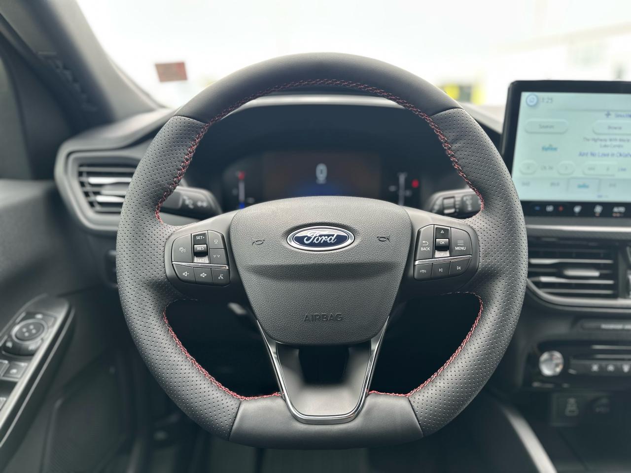 2025 Ford Escape ST-Line AWD Photo5