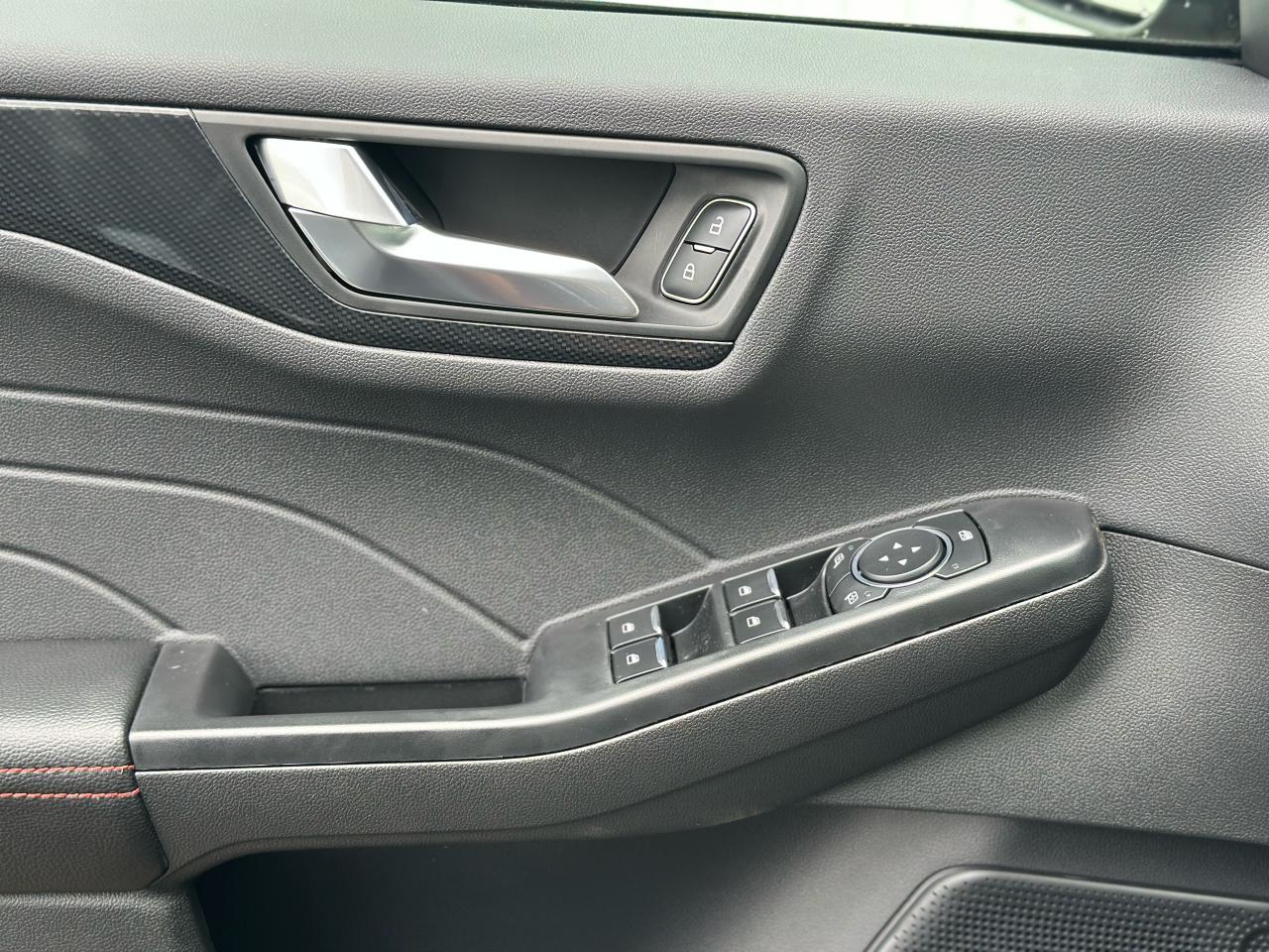 2025 Ford Escape ST-Line AWD Photo5