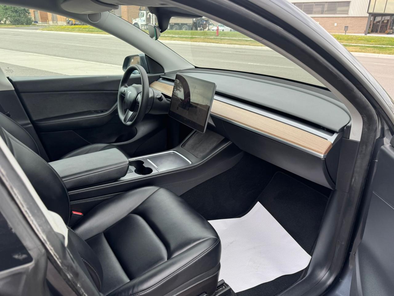 2022 Tesla Model Y PERFORMANCE - Photo #16