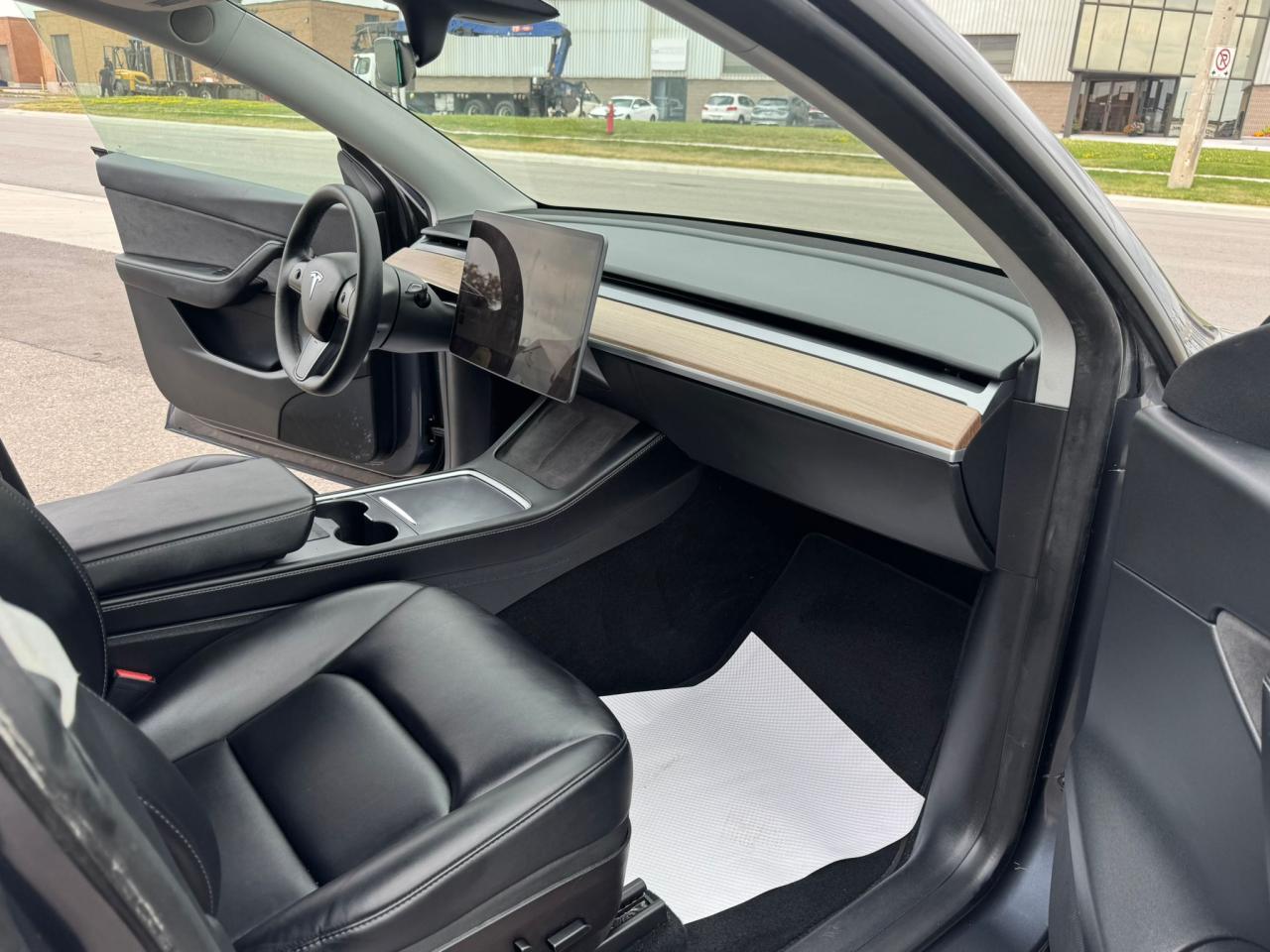 2022 Tesla Model Y PERFORMANCE - Photo #14