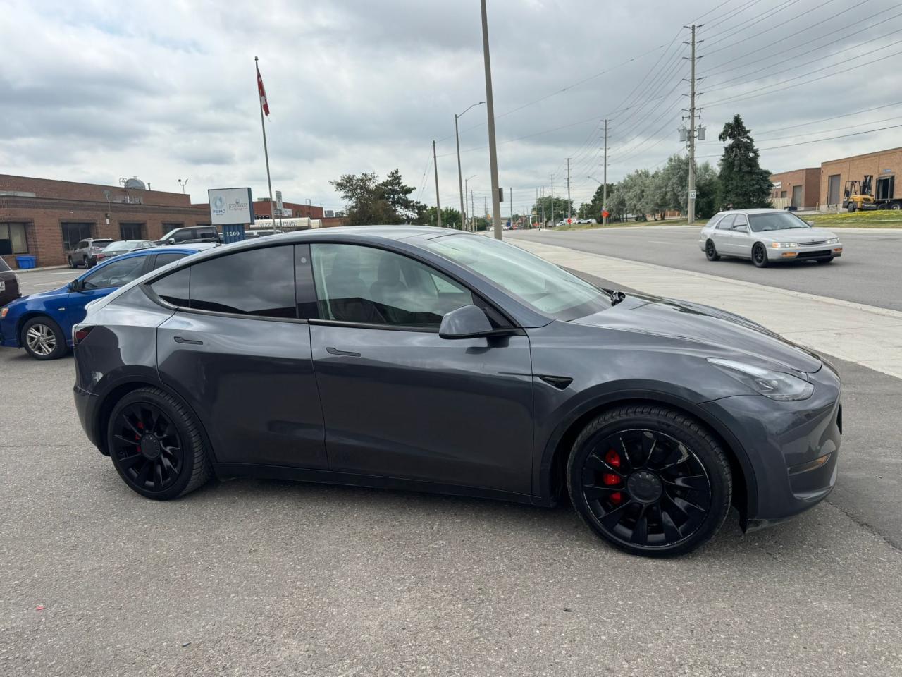 2022 Tesla Model Y PERFORMANCE - Photo #3