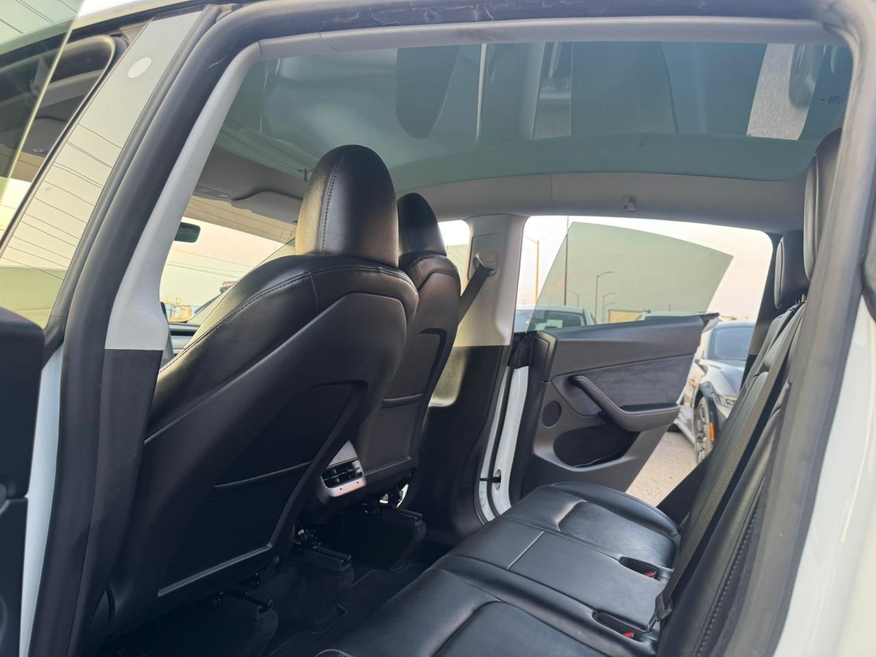 2023 Tesla Model Y LONG RANGE - Photo #18