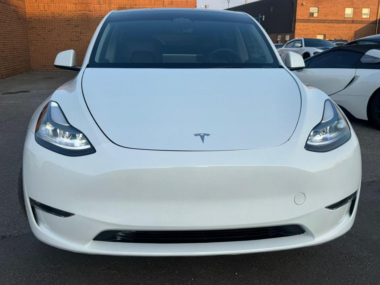 2023 Tesla Model Y LONG RANGE - Photo #4