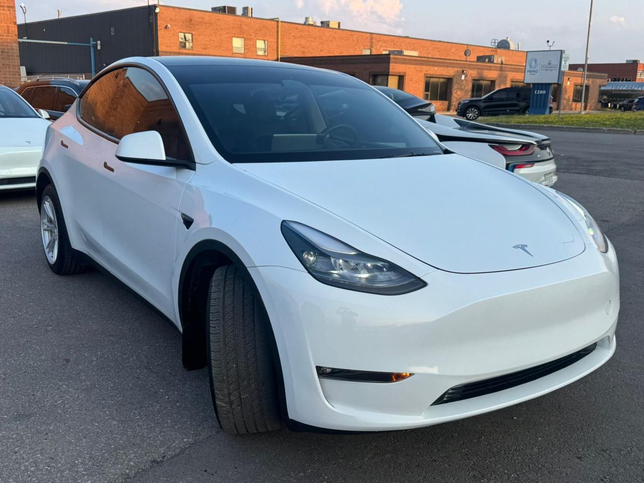 2023 Tesla Model Y LONG RANGE - Photo #2