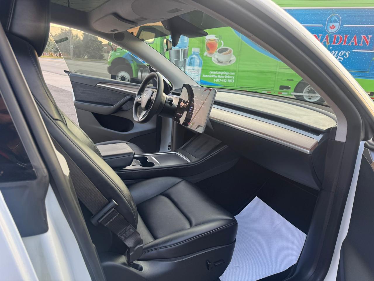 2023 Tesla Model Y LONG RANGE - Photo #11