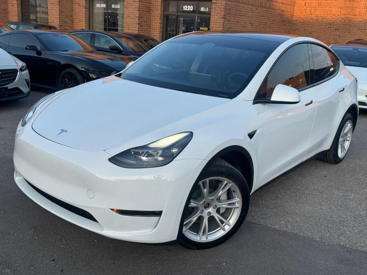 2023 Tesla Model Y LONG RANGE - Photo #5