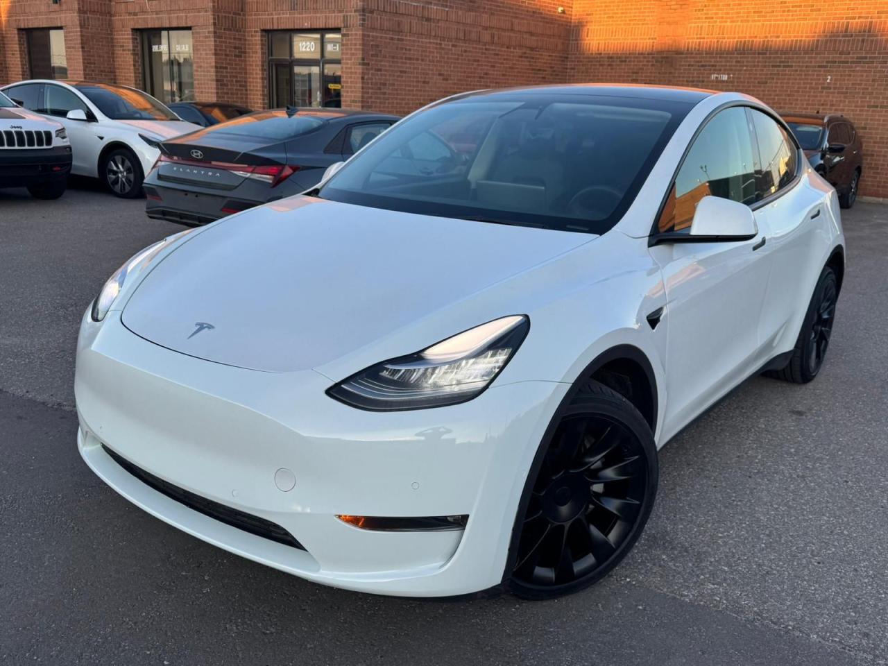 2022 Tesla Model Y LONG RANGE - Photo #4