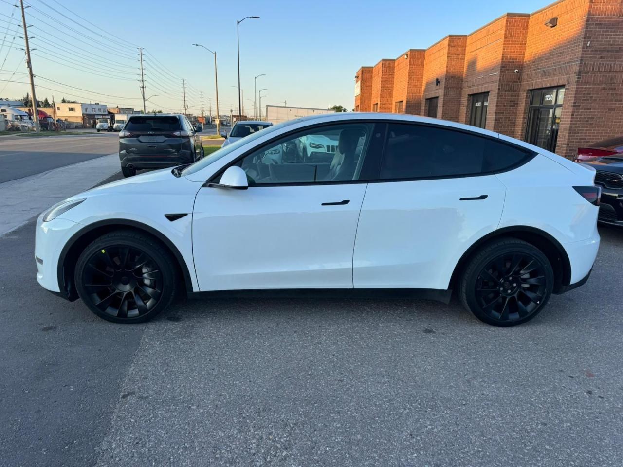 2022 Tesla Model Y LONG RANGE - Photo #8