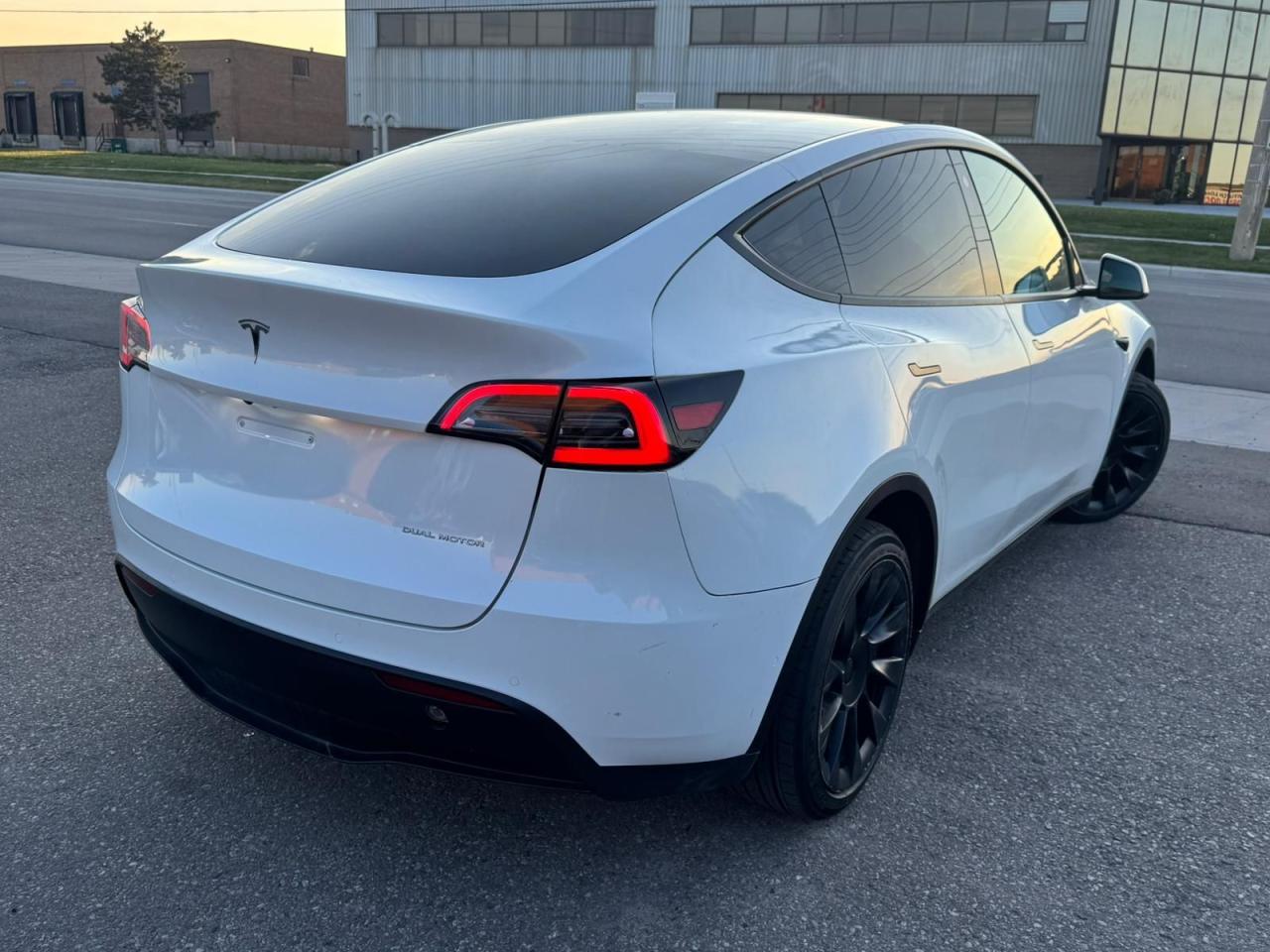 2022 Tesla Model Y LONG RANGE - Photo #5