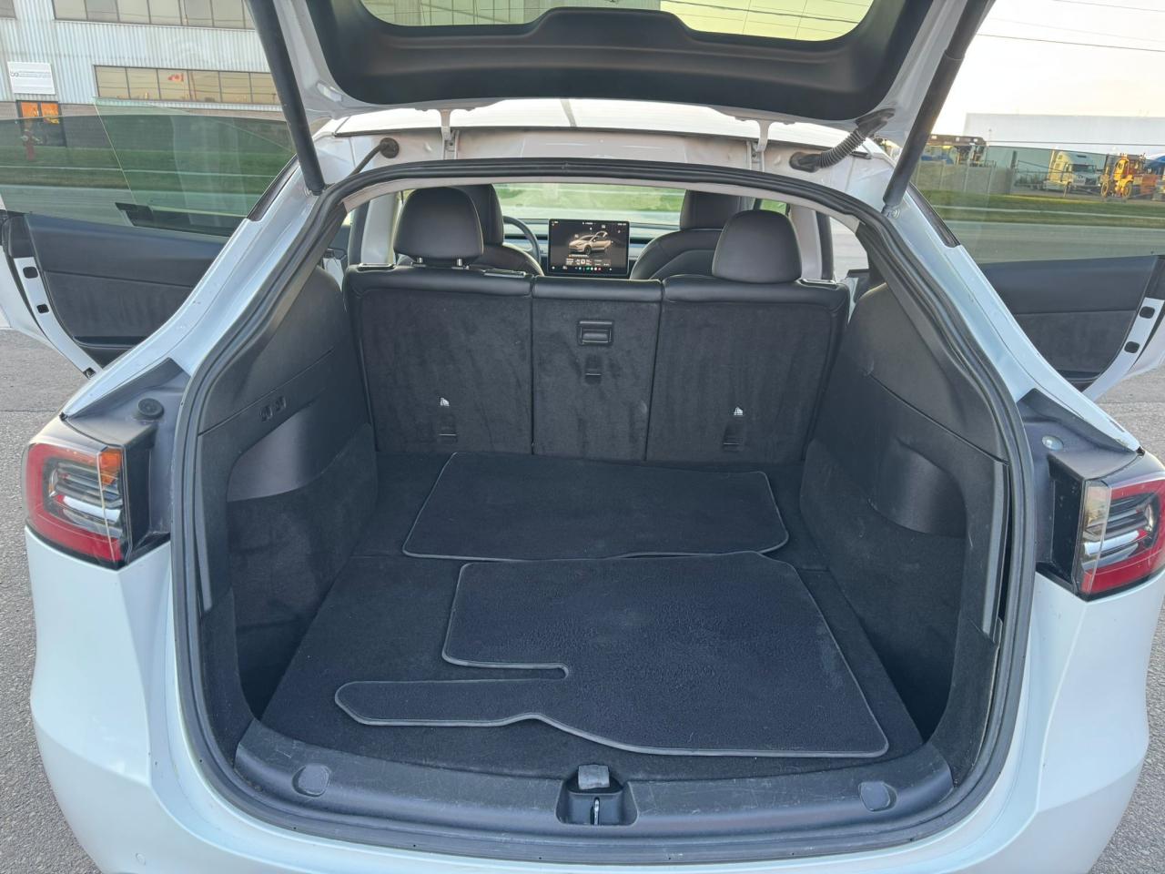 2022 Tesla Model Y LONG RANGE - Photo #19