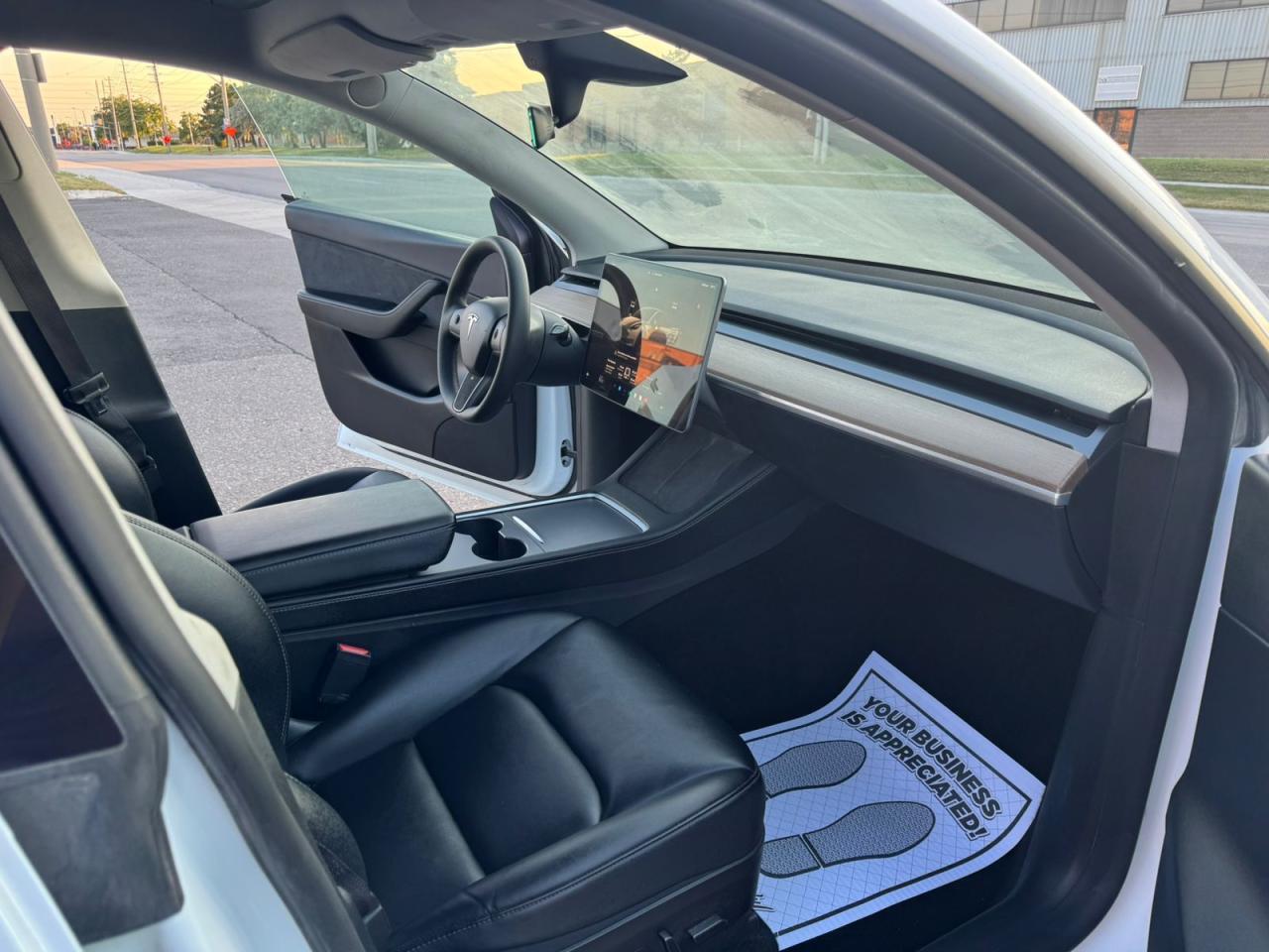 2022 Tesla Model Y LONG RANGE - Photo #11