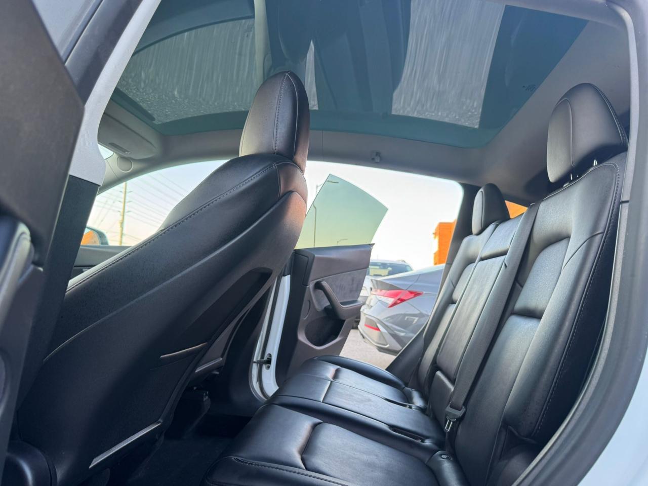 2022 Tesla Model Y LONG RANGE - Photo #17