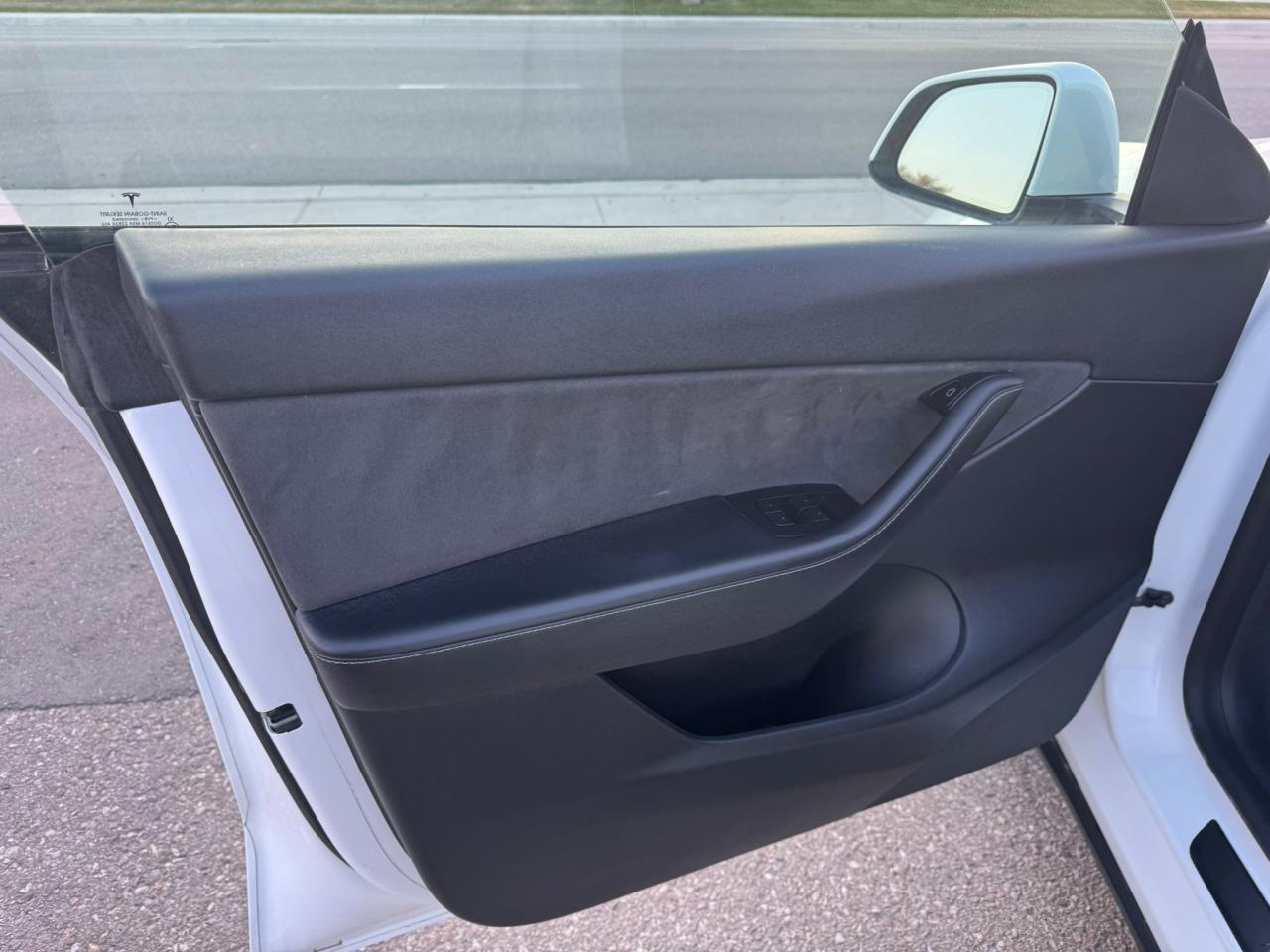 2022 Tesla Model Y LONG RANGE - Photo #9