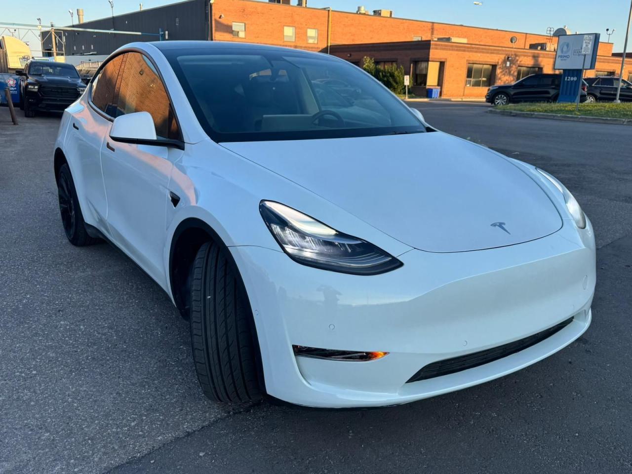 2022 Tesla Model Y LONG RANGE - Photo #3