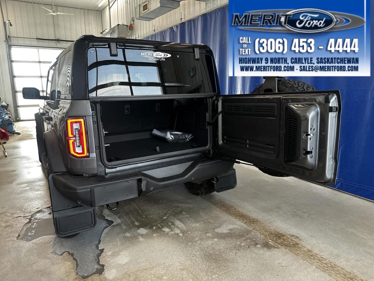 2025 Ford Bronco Badlands - Lux Black Package + Photo