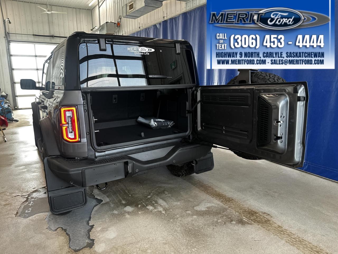 2025 Ford Bronco Badlands 2.7L, Lux Black Package + Photo4