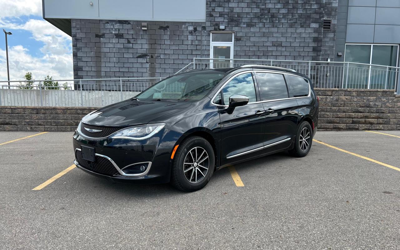 Used 2017 Chrysler Pacifica Limited for sale in Calgary, AB