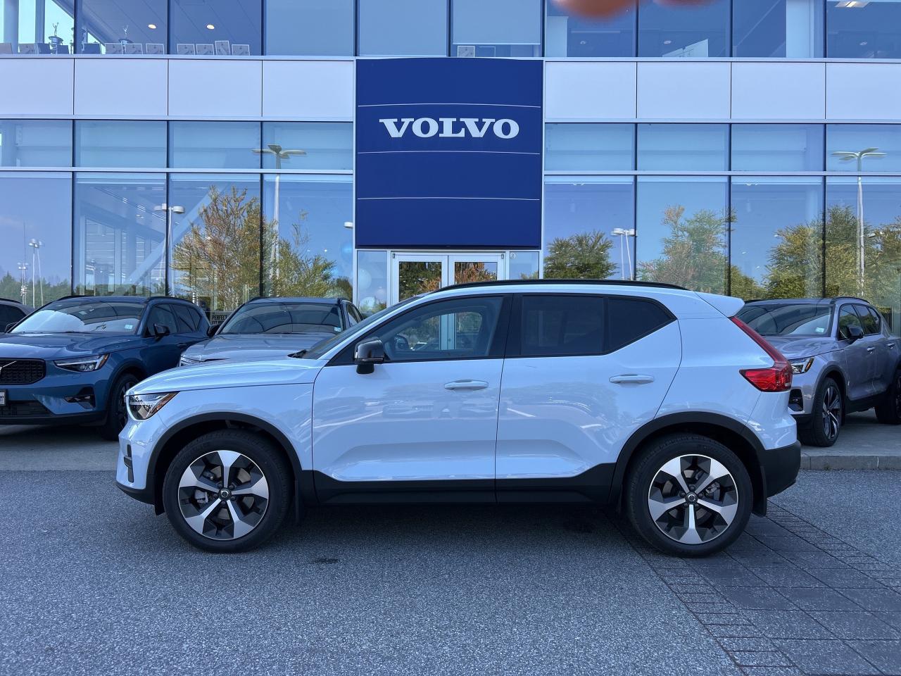 New 2026 Volvo XC40 B5 AWD Core Dark Theme for sale in Surrey, BC