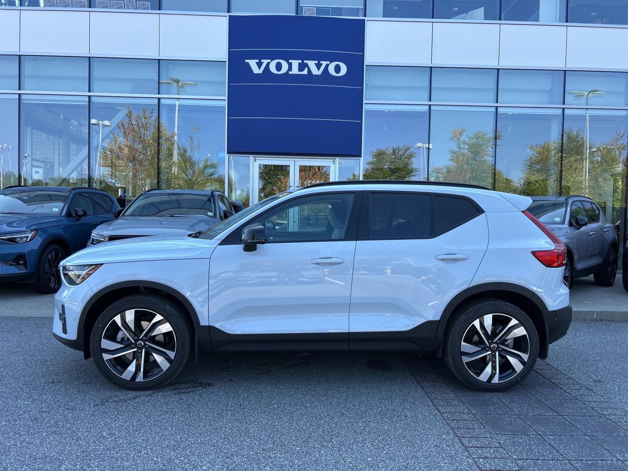 New 2026 Volvo XC40 B5 AWD Plus Dark Theme for sale in Surrey, BC