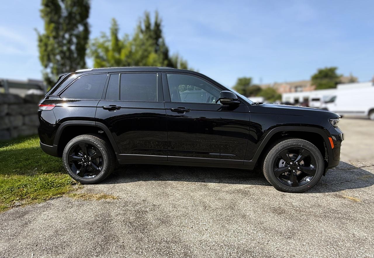 2025 Jeep Grand Cherokee ALTITUDE 4X4 Photo