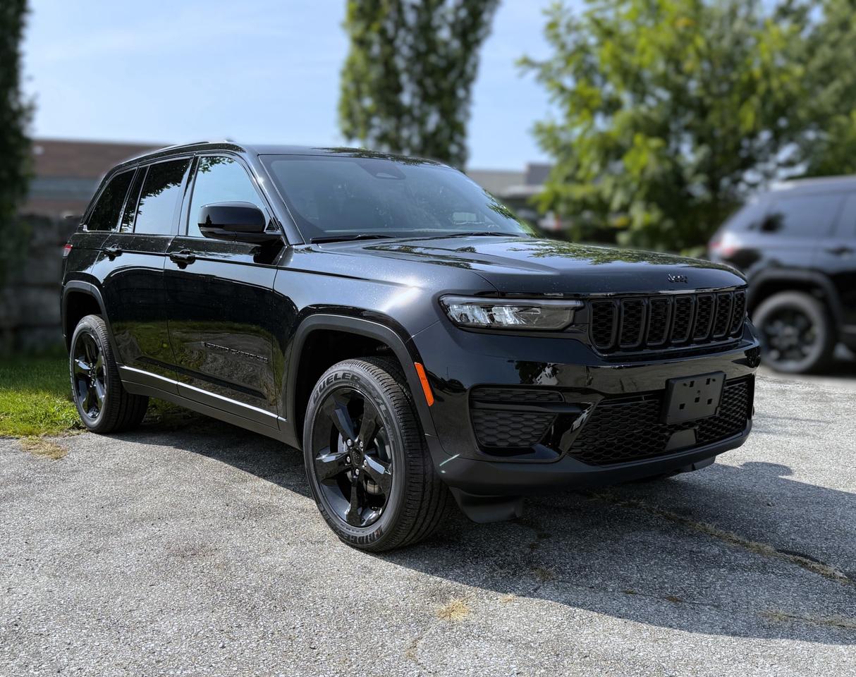 2025 Jeep Grand Cherokee ALTITUDE 4X4 Photo