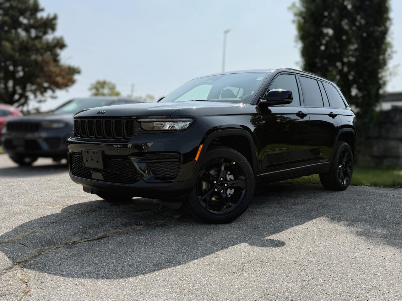 2025 Jeep Grand Cherokee ALTITUDE 4X4 Photo
