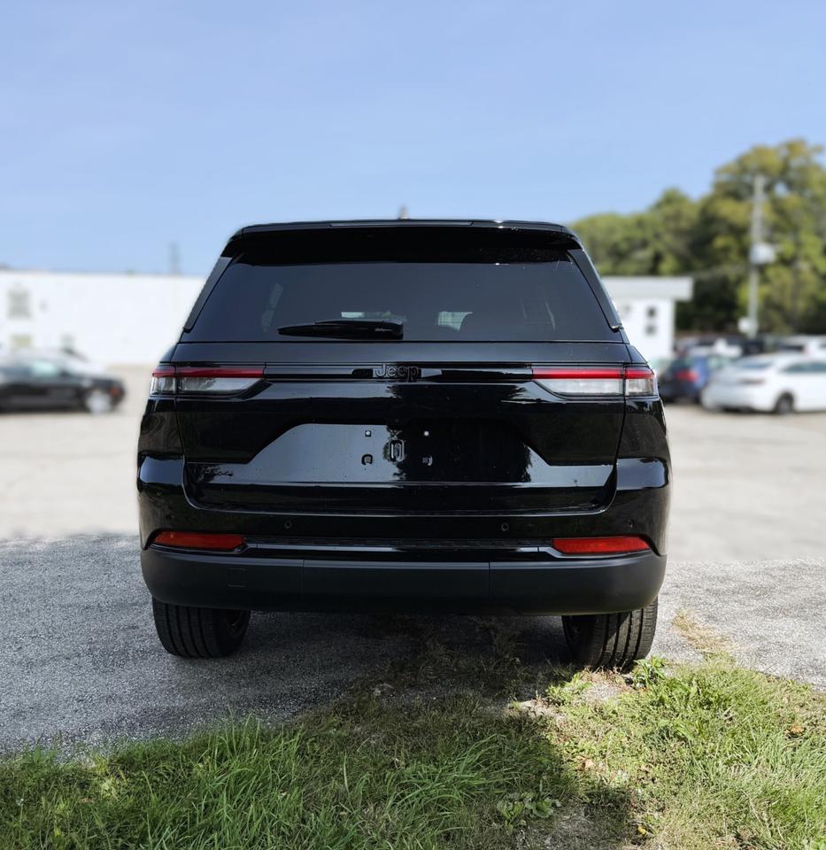 2025 Jeep Grand Cherokee ALTITUDE 4X4 Photo