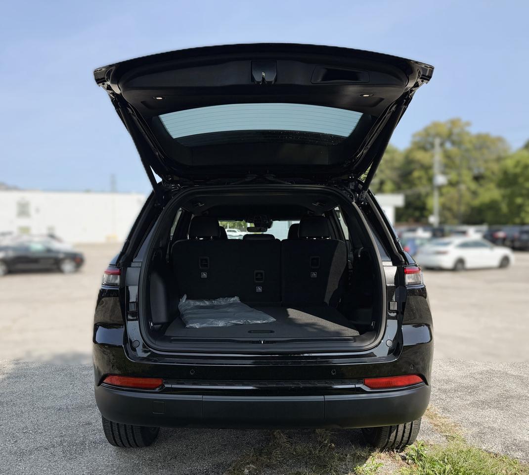 2025 Jeep Grand Cherokee ALTITUDE 4X4 Photo