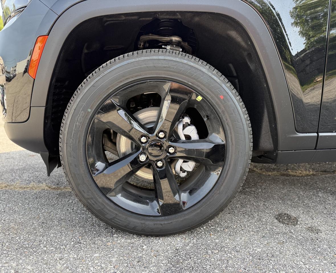 2025 Jeep Grand Cherokee ALTITUDE 4X4 Photo