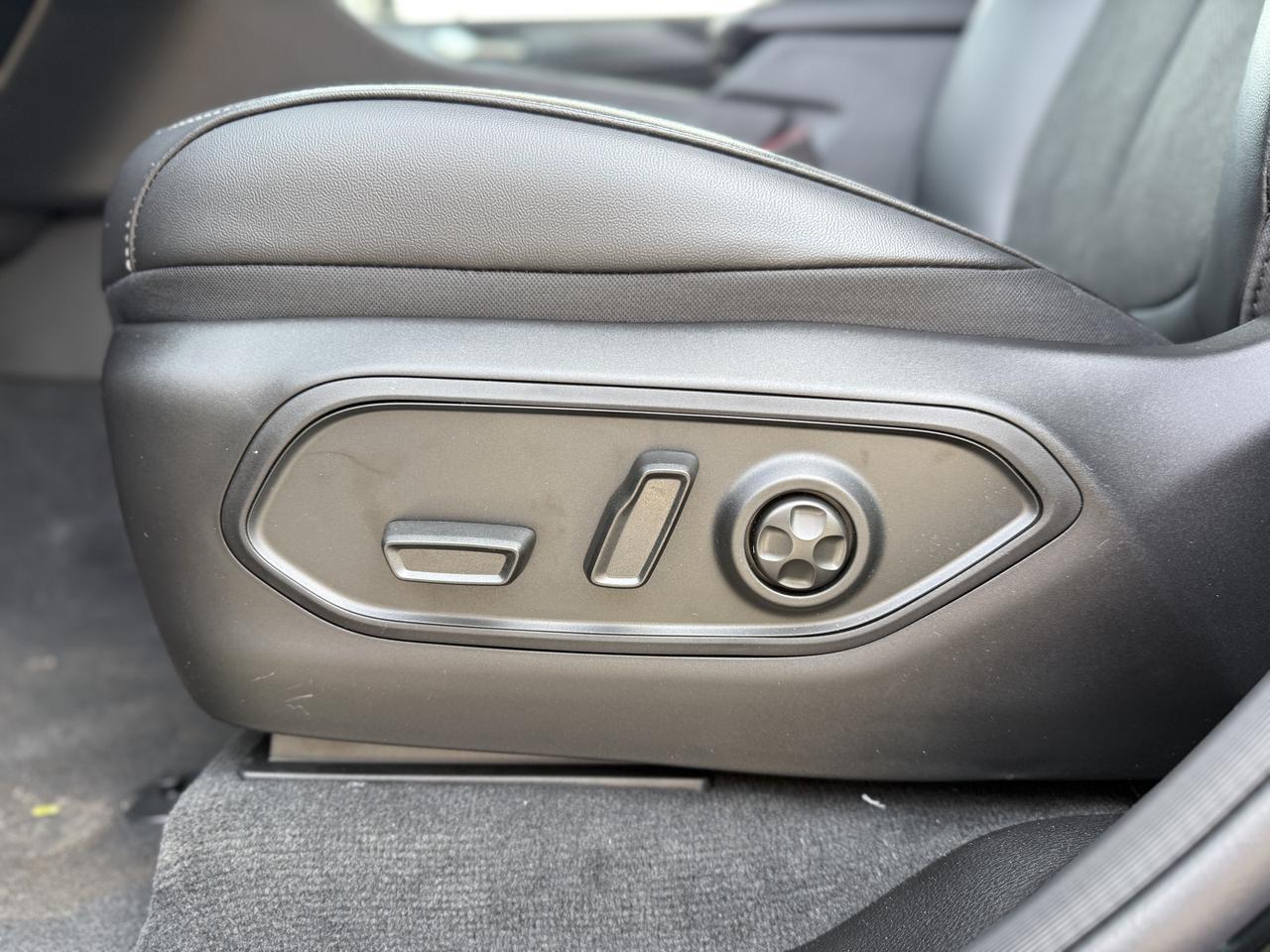 2025 Jeep Grand Cherokee ALTITUDE 4X4 Photo