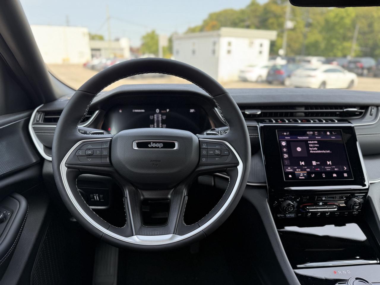 2025 Jeep Grand Cherokee ALTITUDE 4X4 Photo