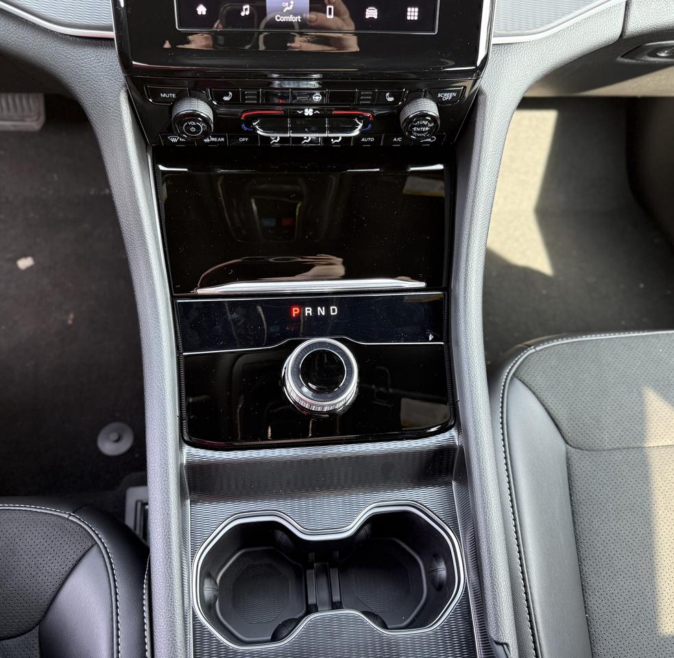 2025 Jeep Grand Cherokee ALTITUDE 4X4 Photo