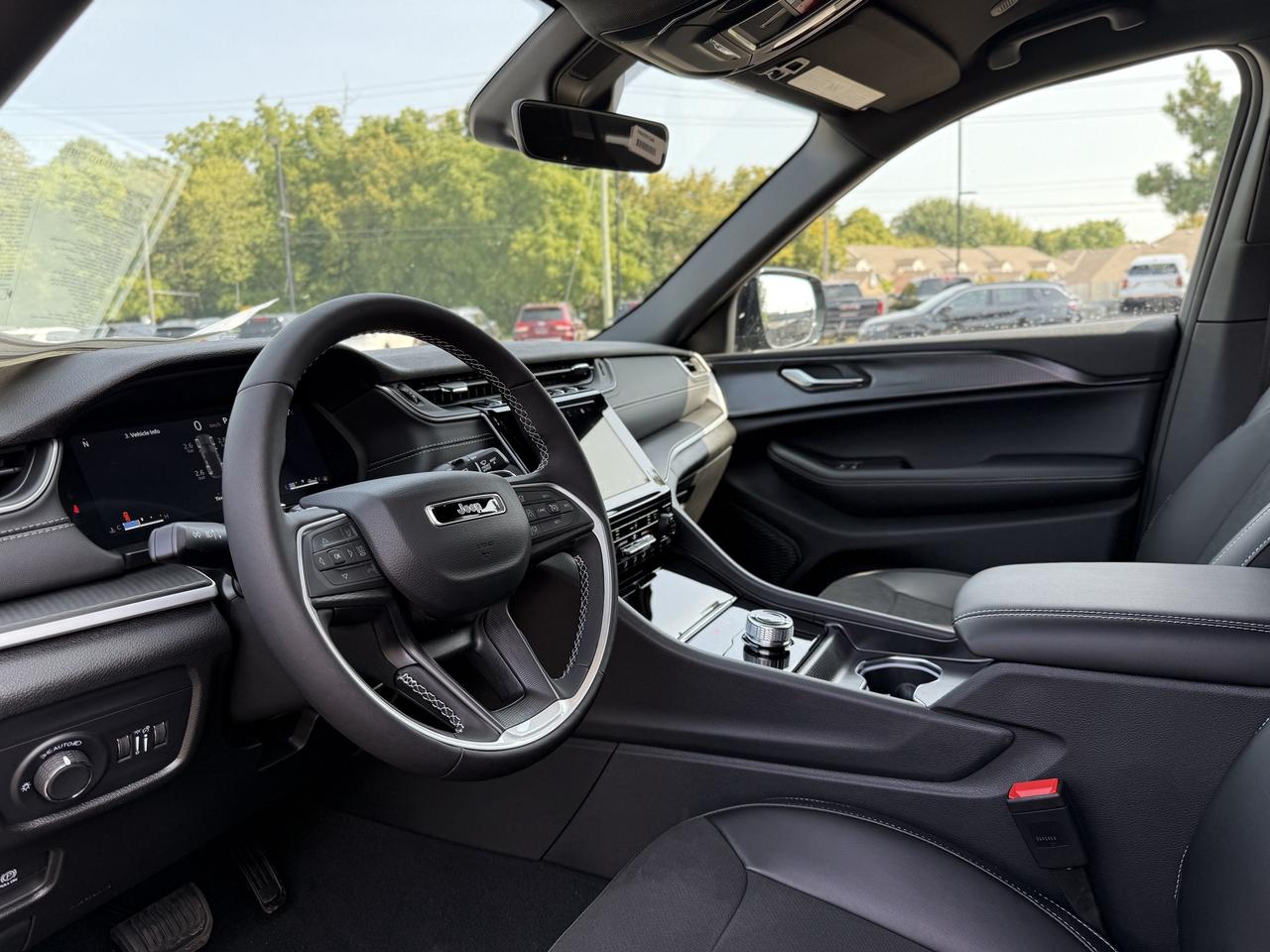 2025 Jeep Grand Cherokee ALTITUDE 4X4 Photo