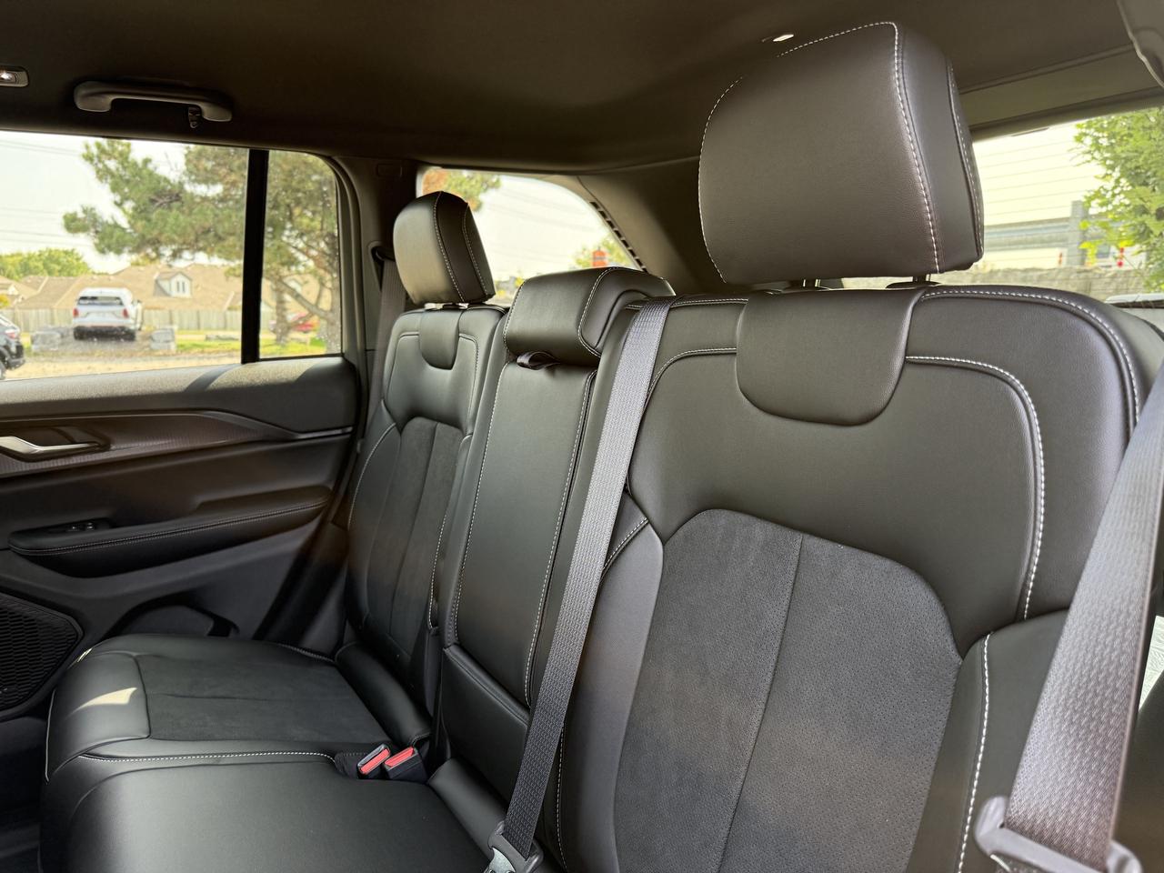 2025 Jeep Grand Cherokee ALTITUDE 4X4 Photo