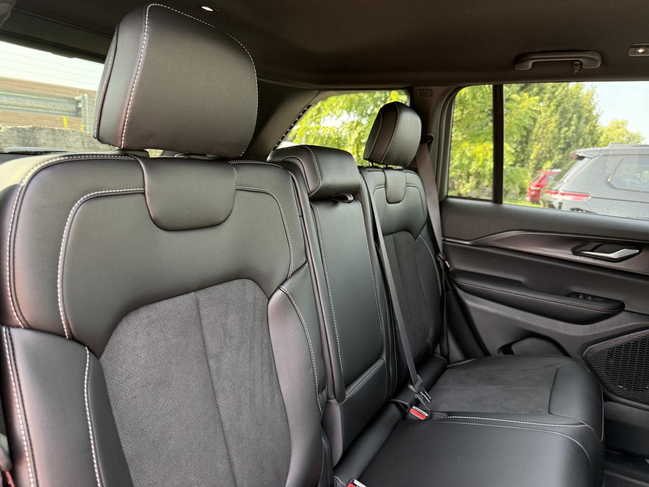 2025 Jeep Grand Cherokee ALTITUDE 4X4 Photo