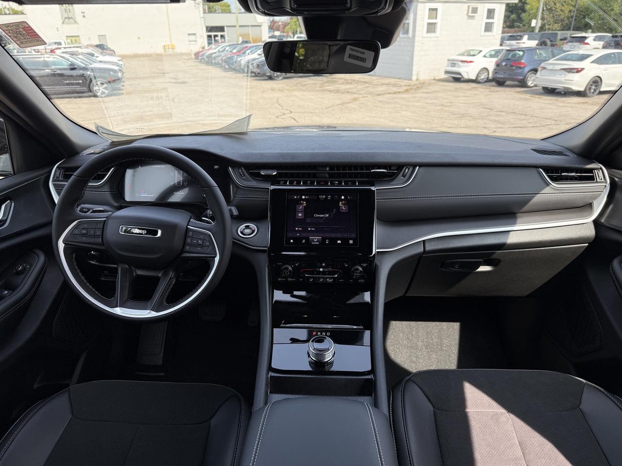 2025 Jeep Grand Cherokee ALTITUDE 4X4 Photo