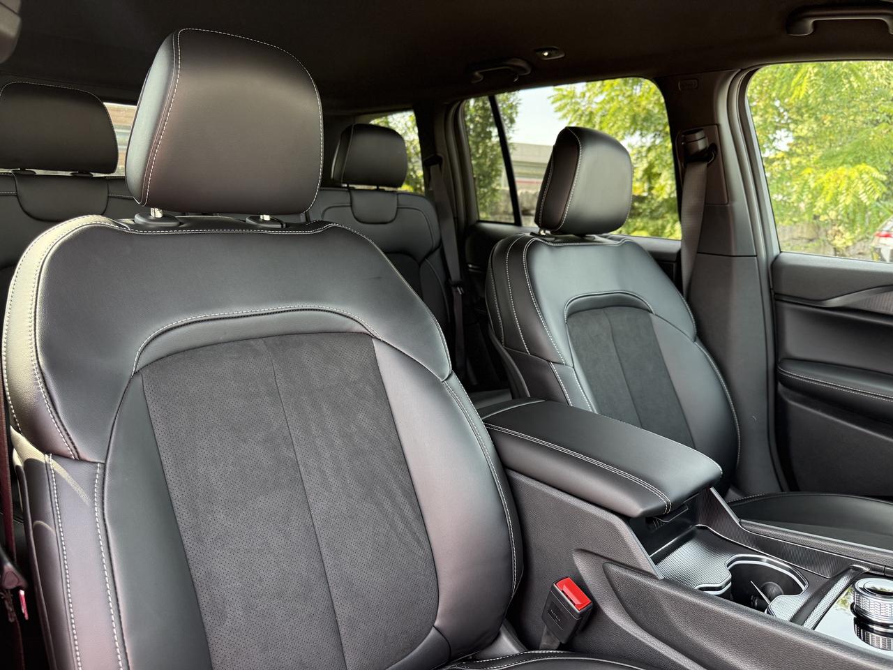 2025 Jeep Grand Cherokee ALTITUDE 4X4 Photo